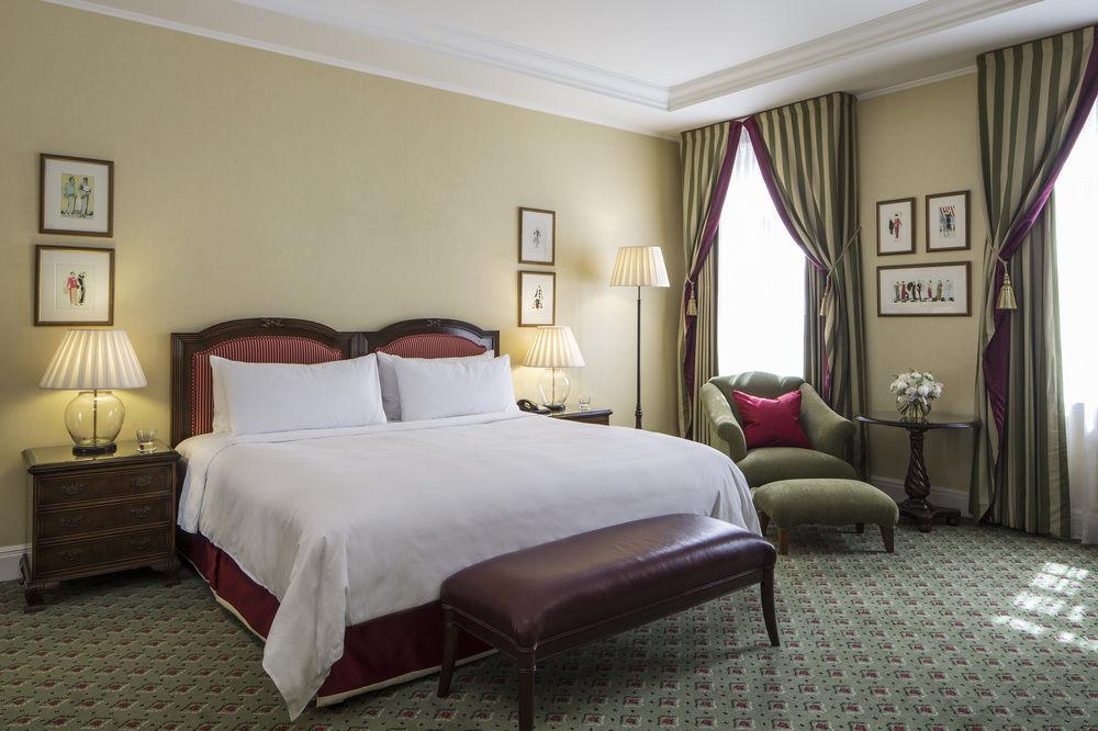 Hotel Jw Marriott Grosvenor House Londra Esterno foto A guest room at the hotel