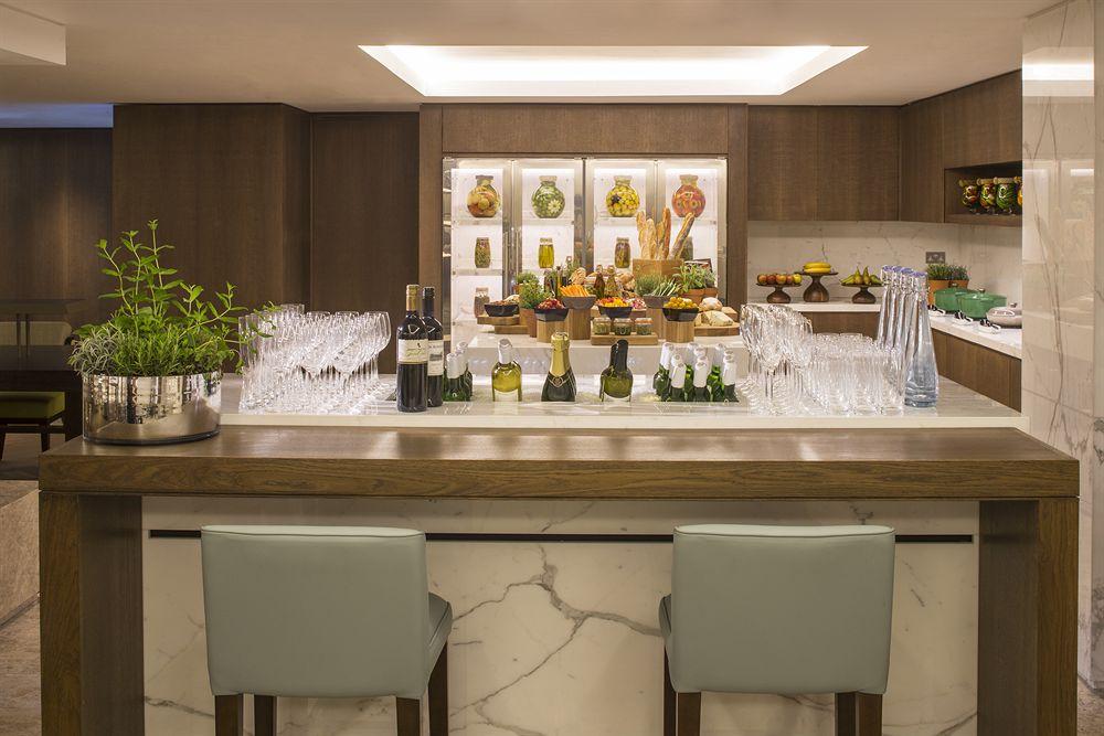 Hotel Jw Marriott Grosvenor House Londra Esterno foto The bar at the lounge