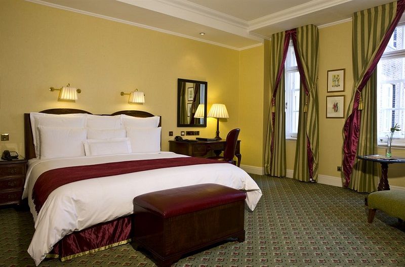 Hotel Jw Marriott Grosvenor House Londra Camera foto A bedroom at the hotel
