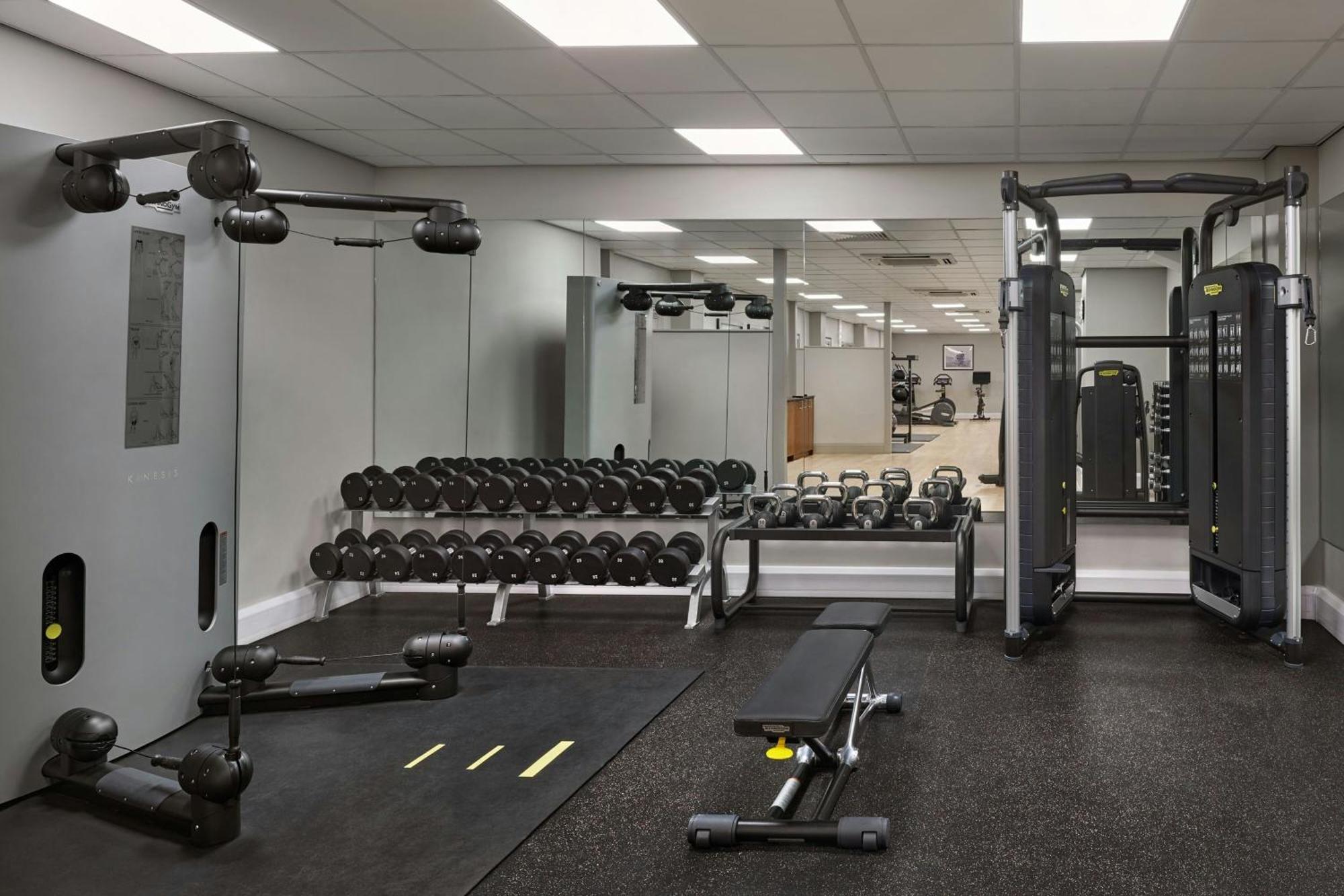 Hotel Jw Marriott Grosvenor House Londra Esterno foto The gym at the National Football Centre at Kirkby