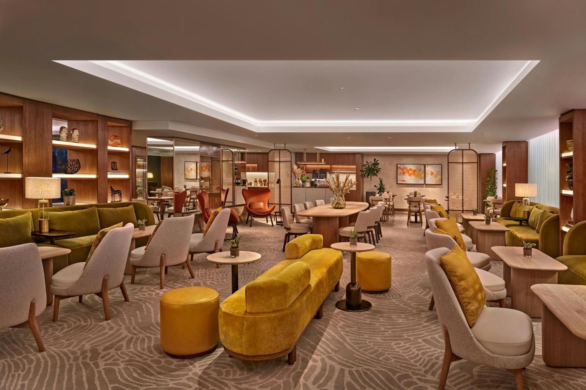 Hotel Jw Marriott Grosvenor House Londra Esterno foto The lounge at London Heathrow Airport